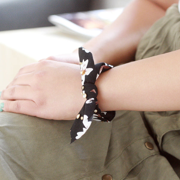 Magnetic Clasp Floral Scarf Bracelet - Black